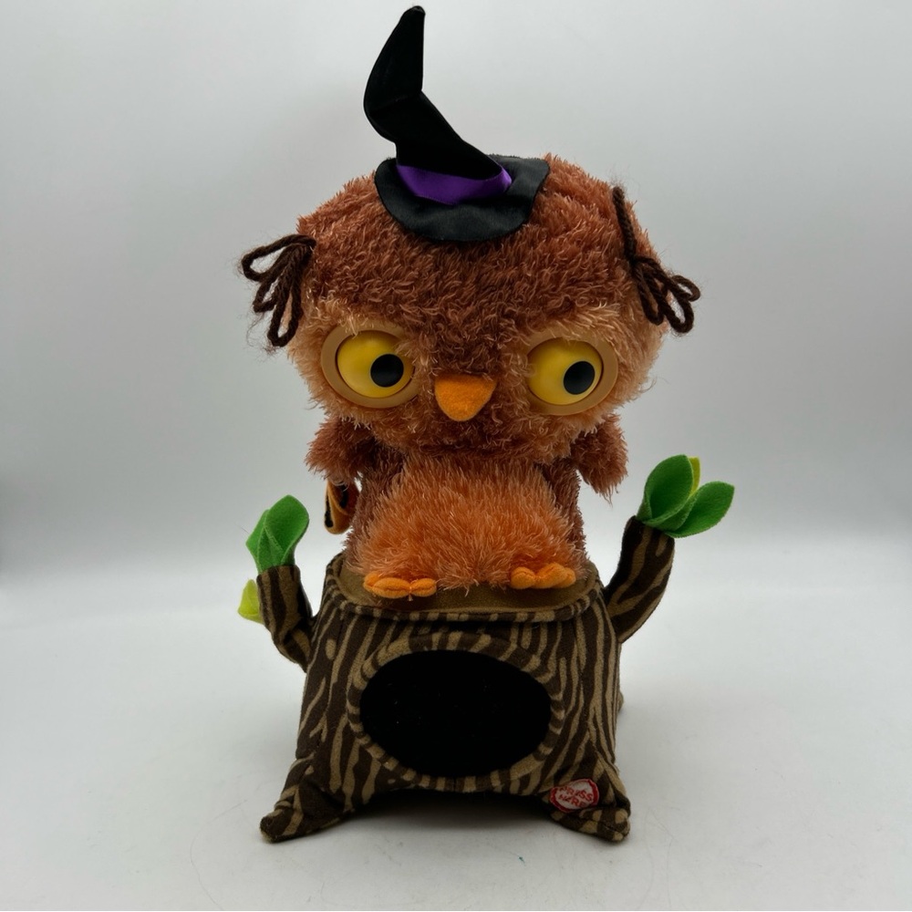 Hallmark Animated Owl Halloween Somebodys Watching Me 10” Plush Tree Stump